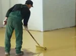 Чим обробити бетонну підлогу від пилу – прості варіанти
