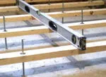 Як кріпити лаги до бетонної підлоги – перевірені варіанти монтажу